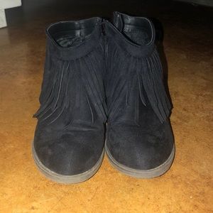 women’s fringe booties